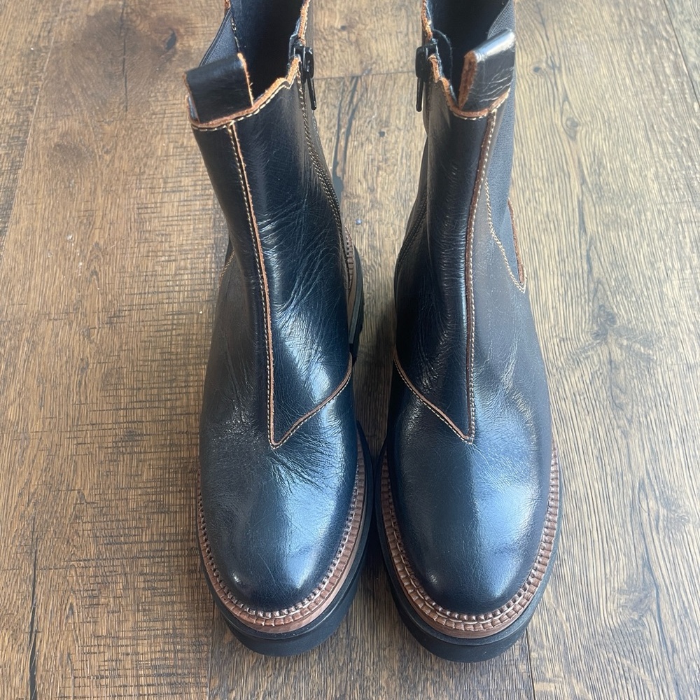 Free People Black Leather Vance Chelsea Boot sz 40